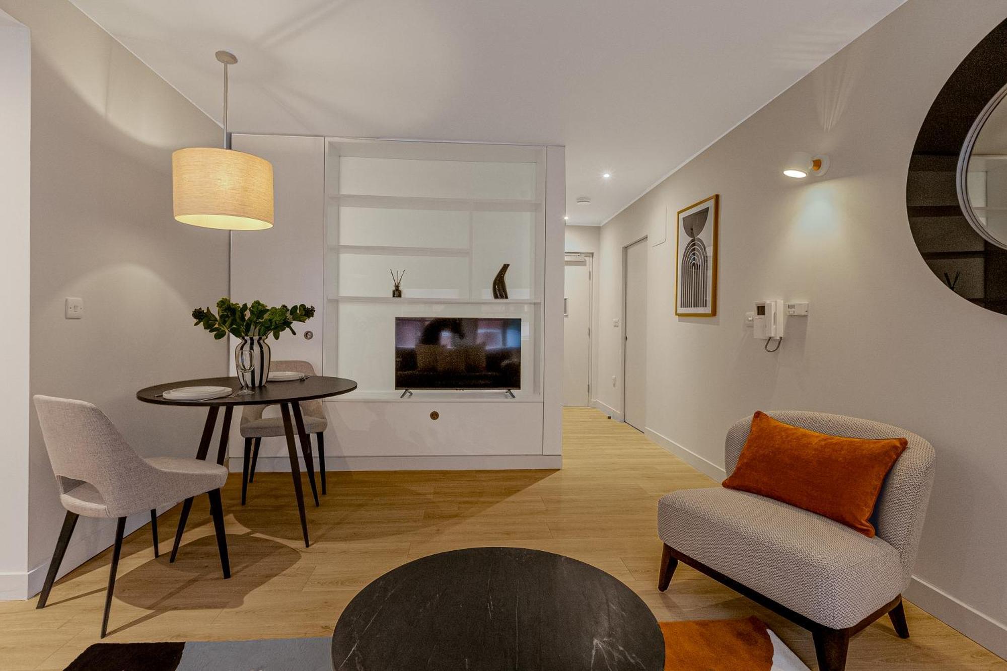 Aparthotel Servised On Artillery Lane 4*